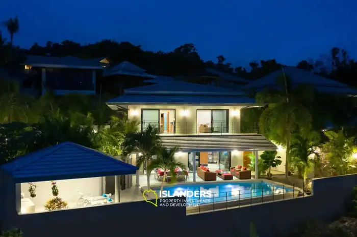 Villa avec piscine de 4 chambres et vue sur la mer