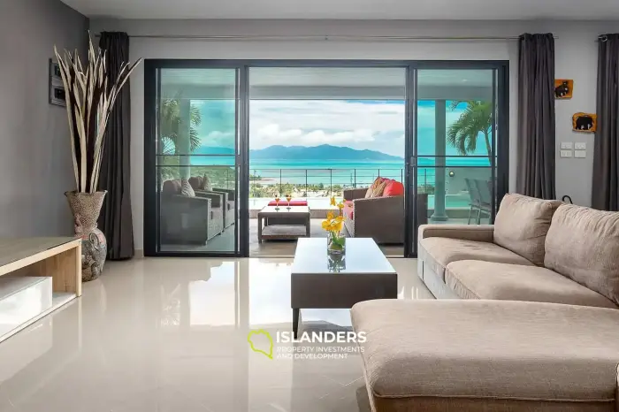 Villa avec piscine de 4 chambres et vue sur la mer
