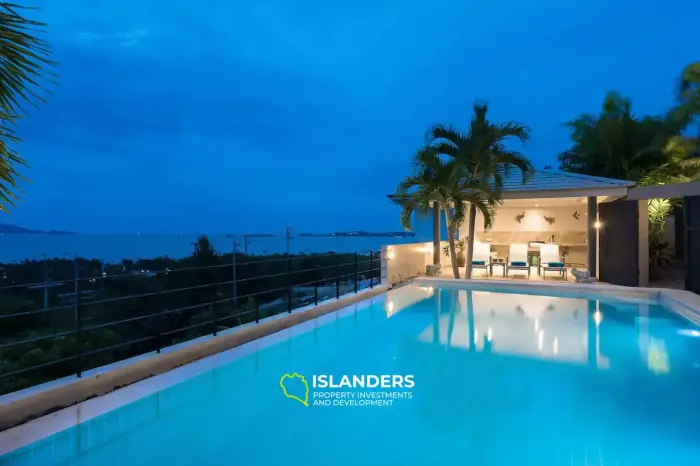 Villa avec piscine de 4 chambres et vue sur la mer