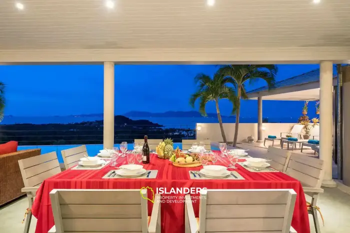 Villa avec piscine de 4 chambres et vue sur la mer
