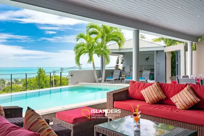Villa avec piscine de 4 chambres et vue sur la mer