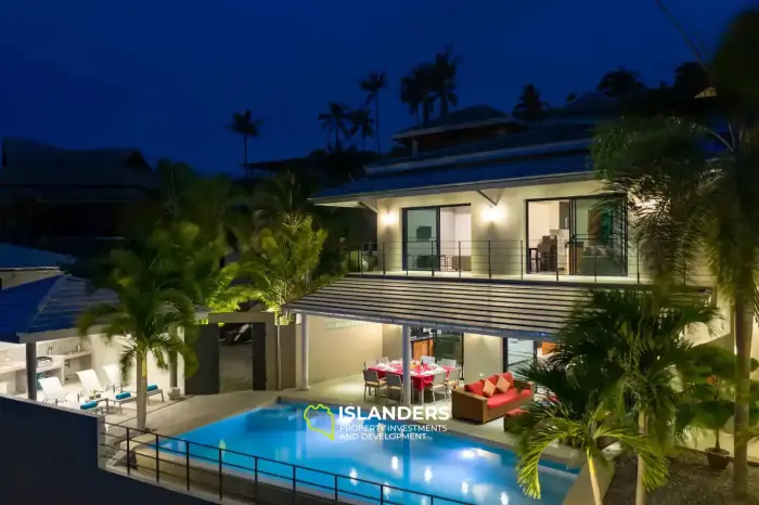 Villa avec piscine de 4 chambres et vue sur la mer