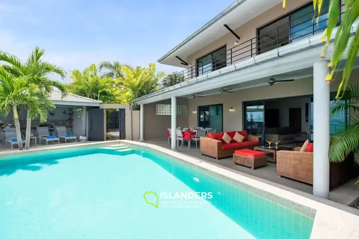 Villa avec piscine de 4 chambres et vue sur la mer
