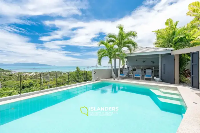 Villa avec piscine de 4 chambres et vue sur la mer