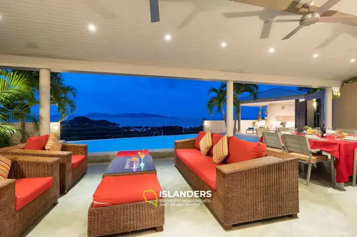 Villa avec piscine de 4 chambres et vue sur la mer