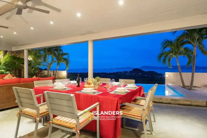 Villa avec piscine de 4 chambres et vue sur la mer