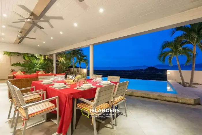 Villa avec piscine de 4 chambres et vue sur la mer