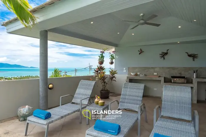 Villa avec piscine de 4 chambres et vue sur la mer