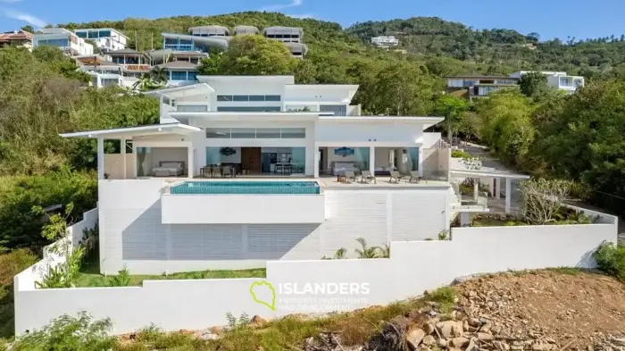 Villa avec piscine de 3 chambres dans un excellent emplacement