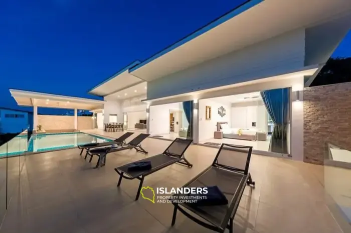 Villa avec piscine de 3 chambres dans un excellent emplacement