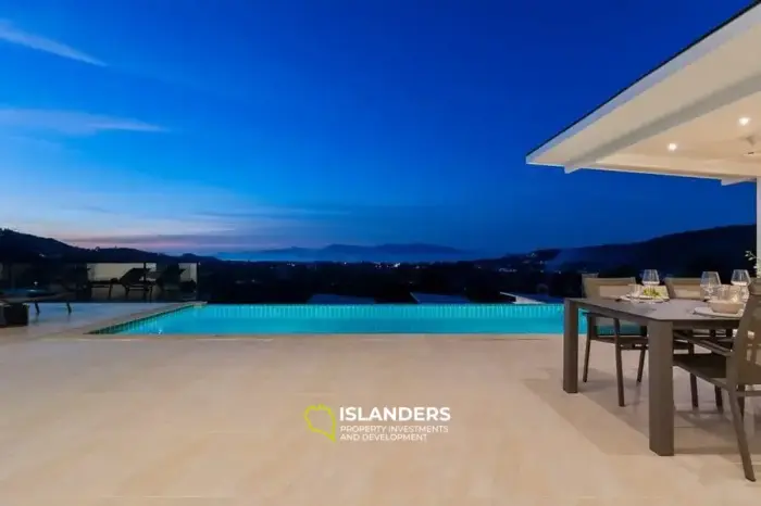 Villa avec piscine de 3 chambres dans un excellent emplacement