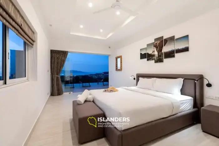 Villa avec piscine de 3 chambres dans un excellent emplacement