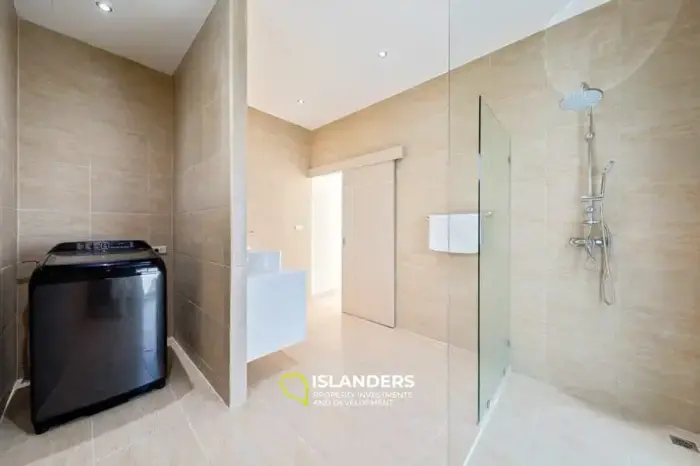 Villa avec piscine de 3 chambres dans un excellent emplacement