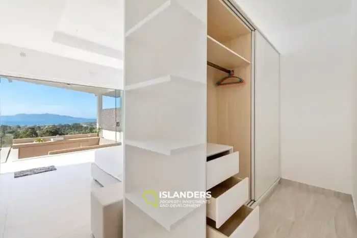 Villa avec piscine de 3 chambres dans un excellent emplacement