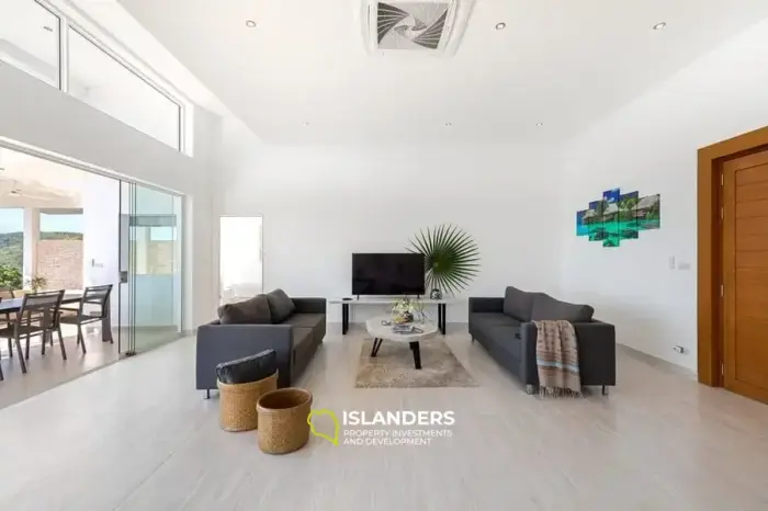 Villa avec piscine de 3 chambres dans un excellent emplacement