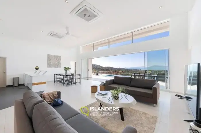 Villa avec piscine de 3 chambres dans un excellent emplacement