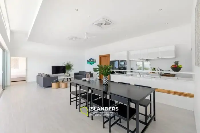 Villa avec piscine de 3 chambres dans un excellent emplacement