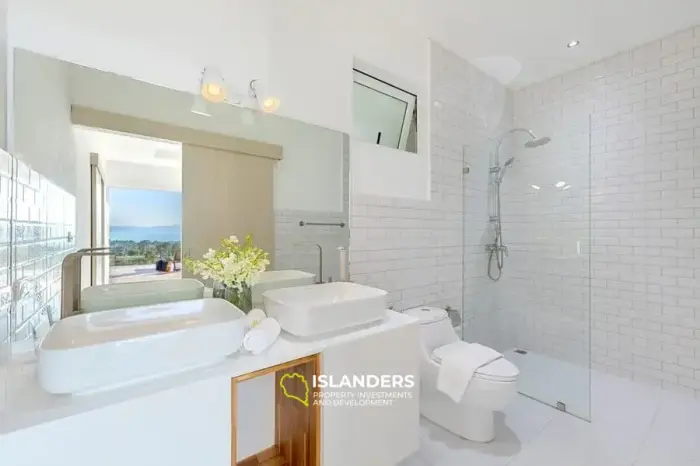 Villa avec piscine de 3 chambres dans un excellent emplacement
