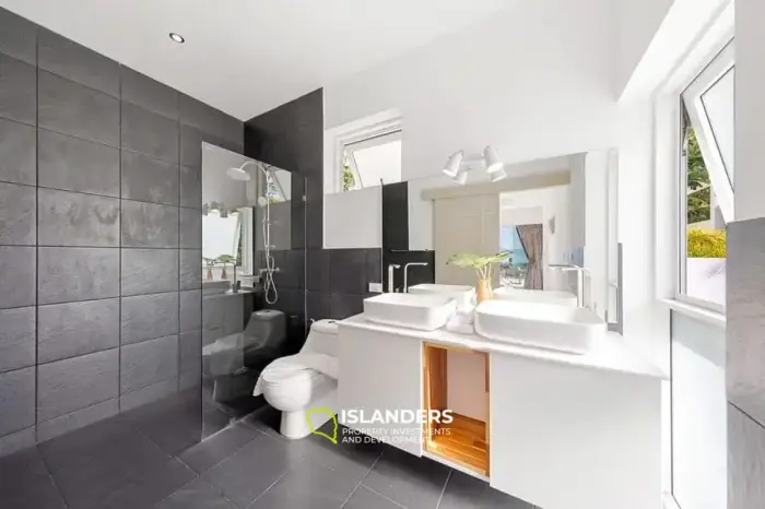 Villa avec piscine de 3 chambres dans un excellent emplacement