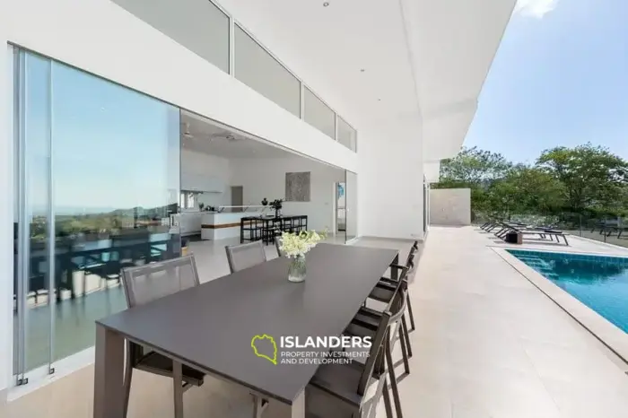 Villa avec piscine de 3 chambres dans un excellent emplacement