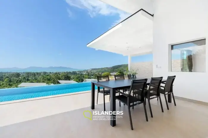 Villa avec piscine de 3 chambres dans un excellent emplacement
