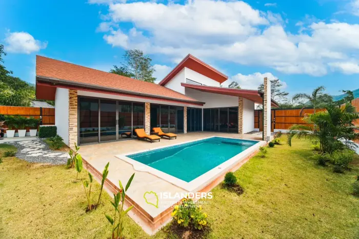 3-bedroom pool villa in a prestigious village 