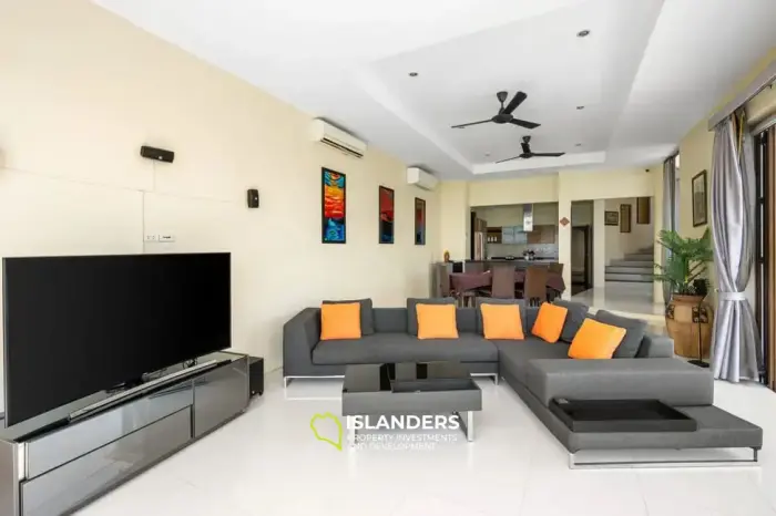 Luxury 3 bedroom pool villa by the sea
