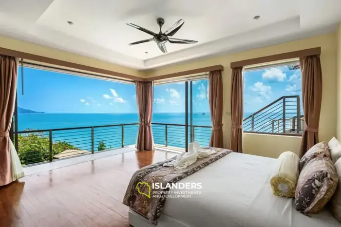 Luxury 3 bedroom panoramic pool villa with by the sea