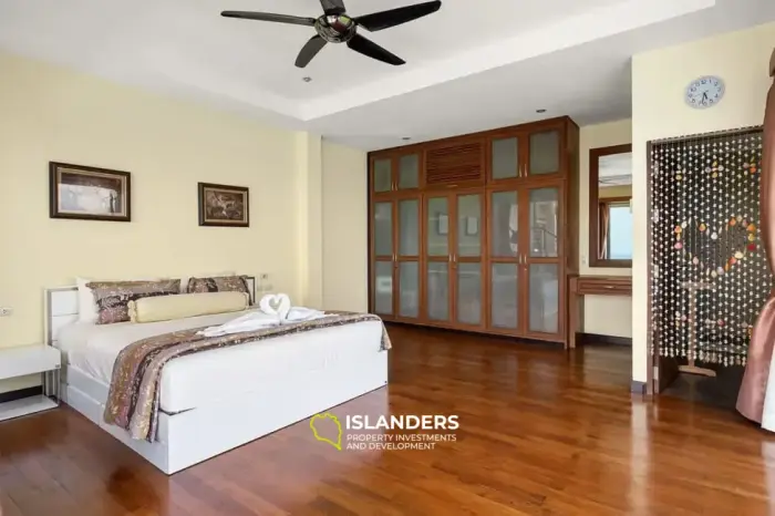 Luxury 3 bedroom panoramic pool villa with by the sea
