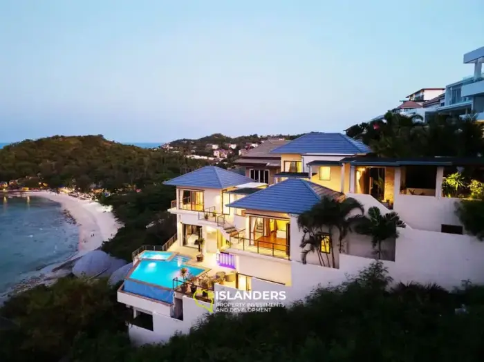 Luxury 3 bedroom panoramic pool villa with by the sea