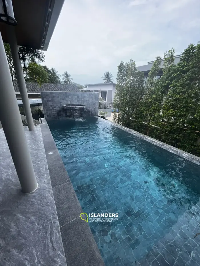 Poolvilla mit 3 Schlafzimmern im Zentrum von Koh Samui