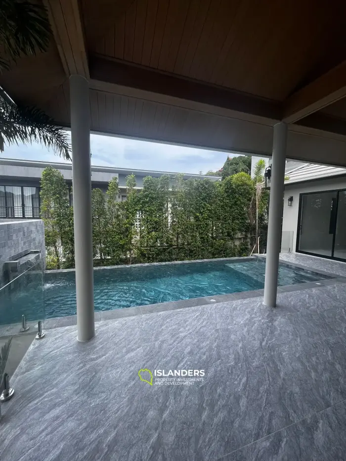 Poolvilla mit 3 Schlafzimmern im Zentrum von Koh Samui