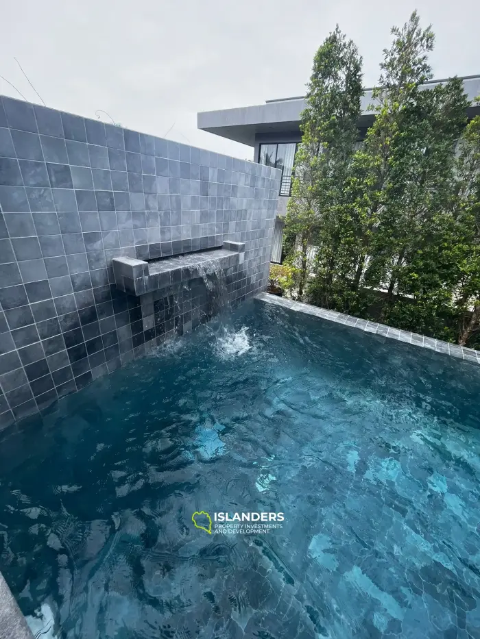 Poolvilla mit 3 Schlafzimmern im Zentrum von Koh Samui