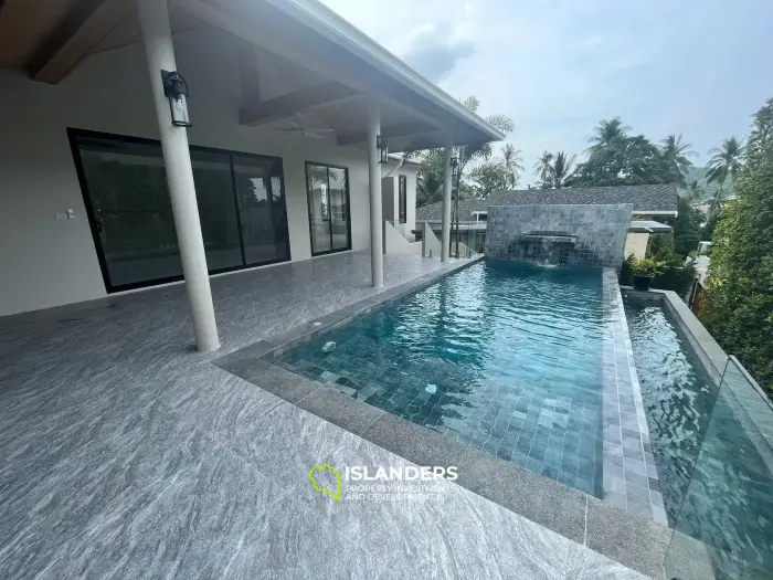 Poolvilla mit 3 Schlafzimmern im Zentrum von Koh Samui