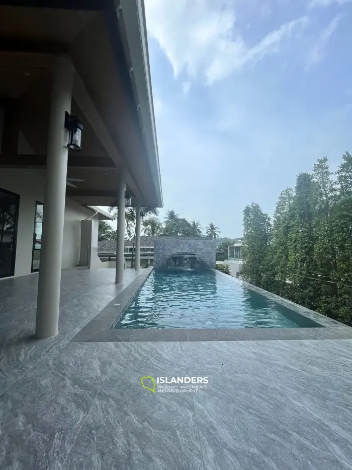 Poolvilla mit 3 Schlafzimmern im Zentrum von Koh Samui
