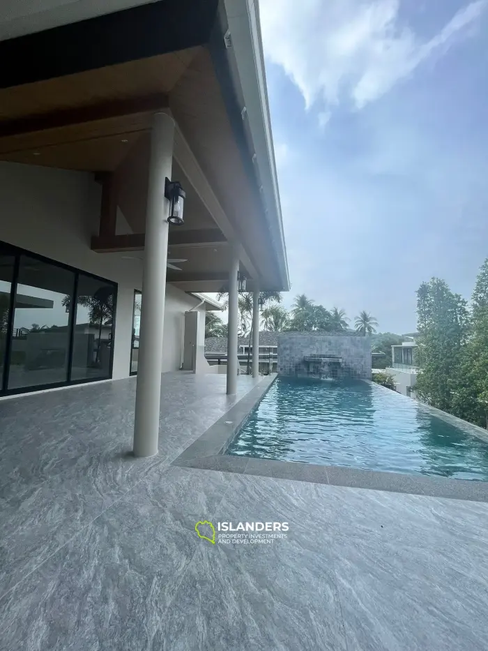 Poolvilla mit 3 Schlafzimmern im Zentrum von Koh Samui