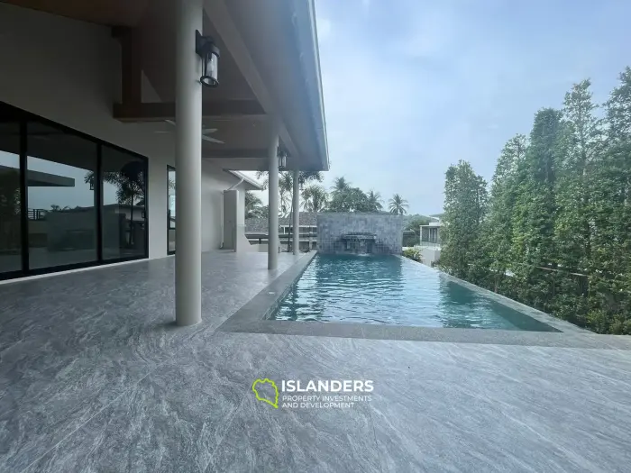Poolvilla mit 3 Schlafzimmern im Zentrum von Koh Samui