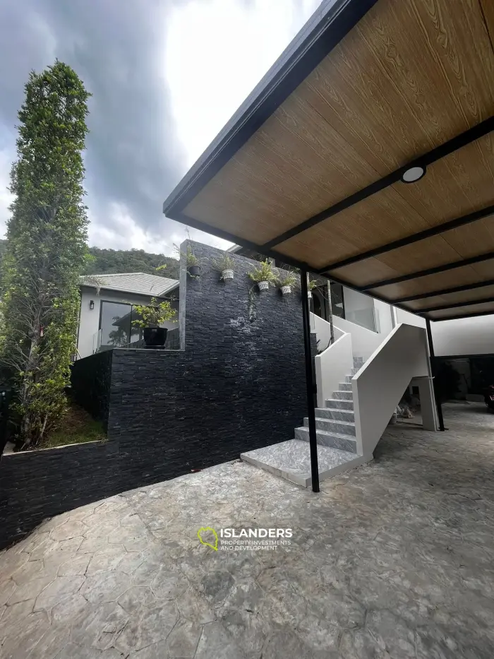 Poolvilla mit 3 Schlafzimmern im Zentrum von Koh Samui