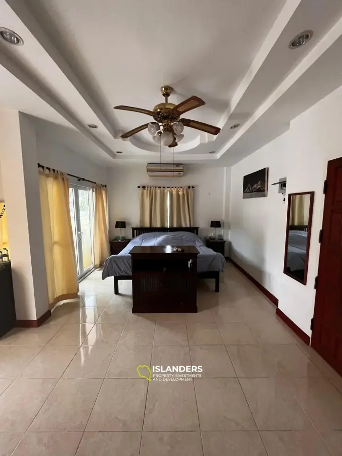 Casa de 3 dormitorios con piscina para renovar en Lamai