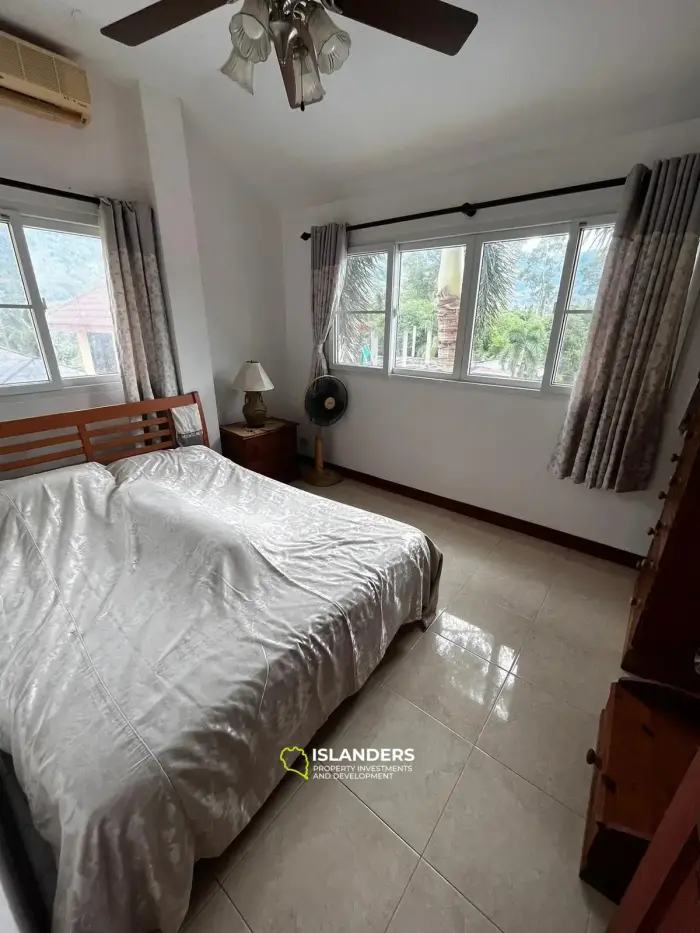 Casa de 3 dormitorios con piscina para renovar en Lamai