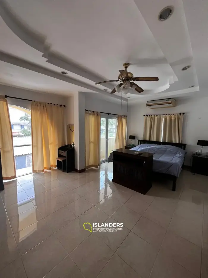 Casa de 3 dormitorios con piscina para renovar en Lamai
