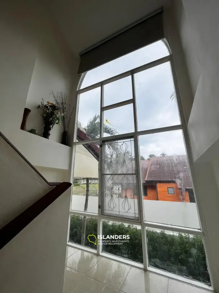 Casa de 3 dormitorios con piscina para renovar en Lamai