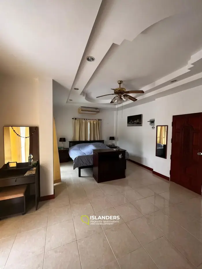 Casa de 3 dormitorios con piscina para renovar en Lamai