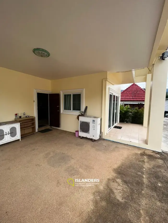 Casa de 3 dormitorios con piscina para renovar en Lamai