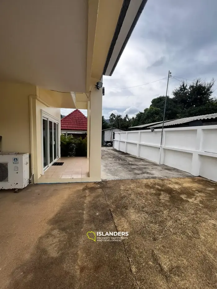 Casa de 3 dormitorios con piscina para renovar en Lamai