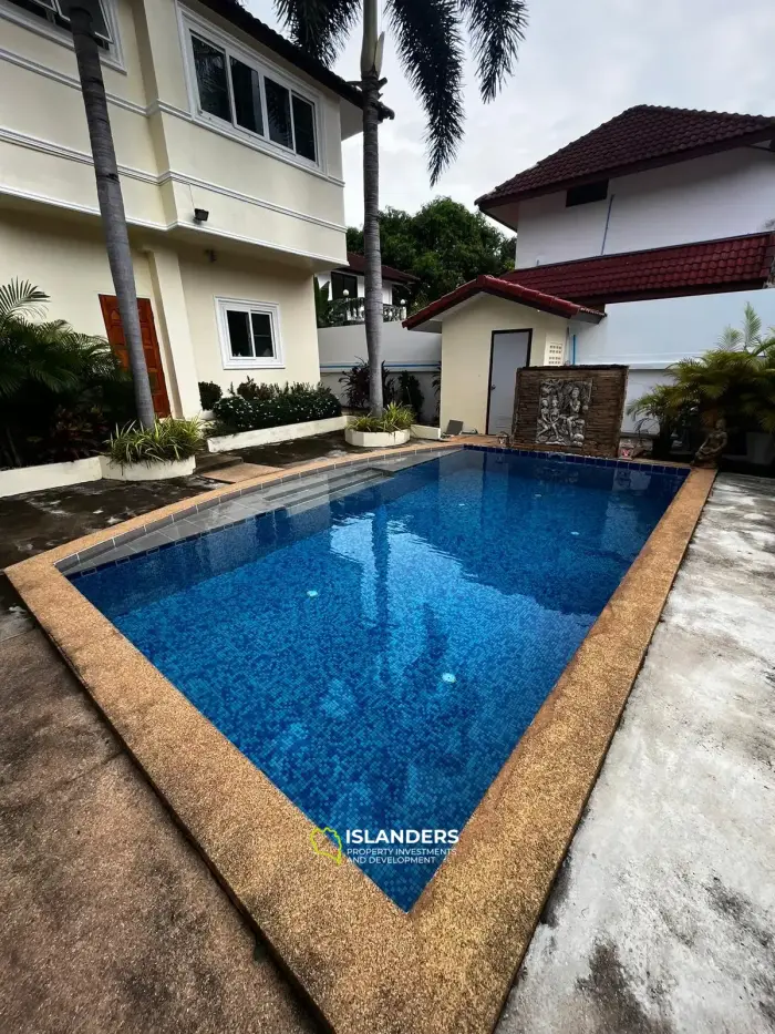 Casa de 3 dormitorios con piscina para renovar en Lamai