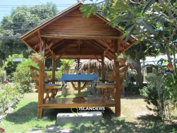 Resort au bord de la mer 4 bungalows + restaurant