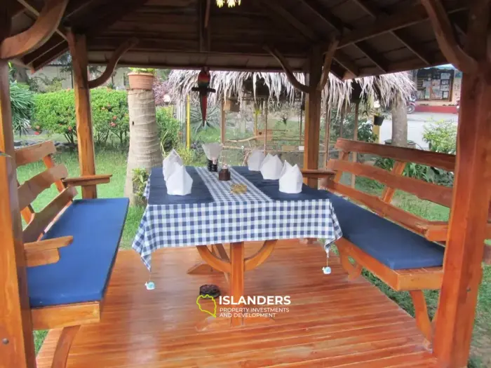 Resort au bord de la mer 4 bungalows + restaurant
