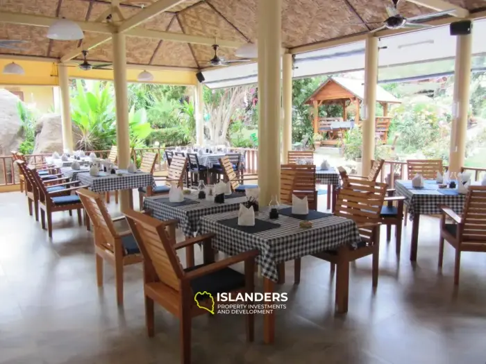 Resort au bord de la mer 4 bungalows + restaurant