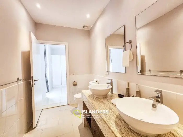 Casa adosada en un prestigioso complejo cerca de la playa